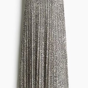 H&M PLEATED SKIRT