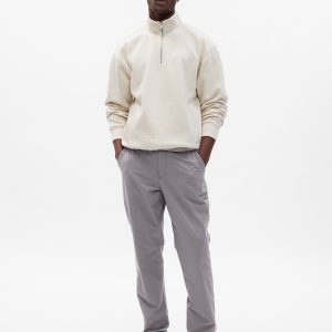 Gap E-Waist Modern Khakis in Straight Fit
