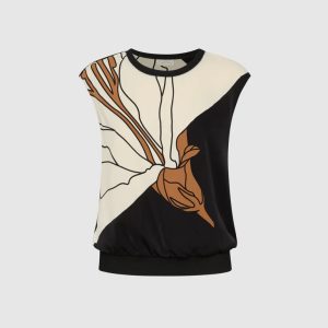 LAURA Graphic Floral Top